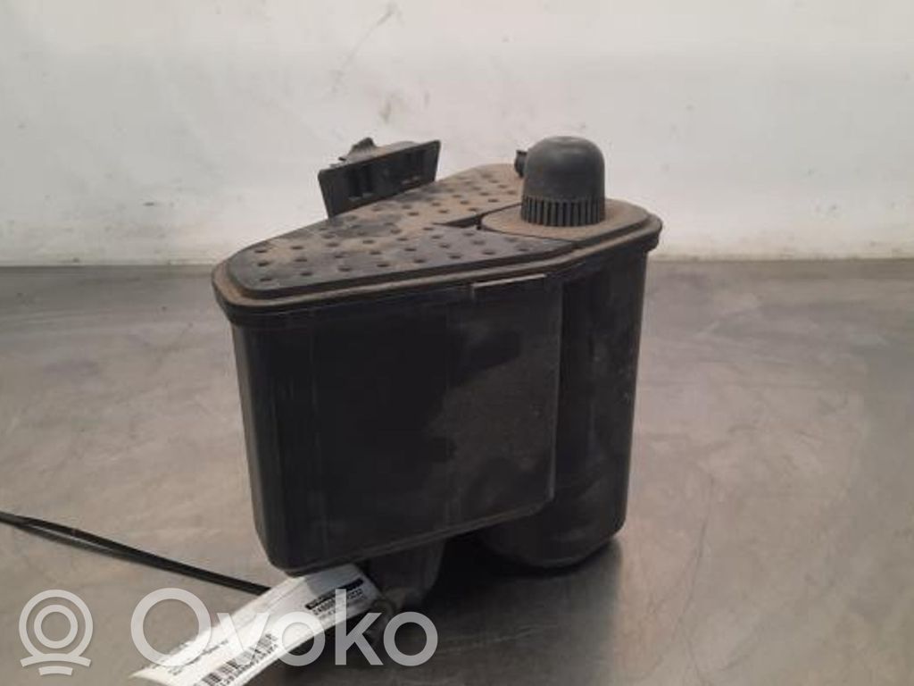 Mercedes-Benz CLA C117 X117 W117 Serbatoio a carbone attivo per il recupero vapori carburante 