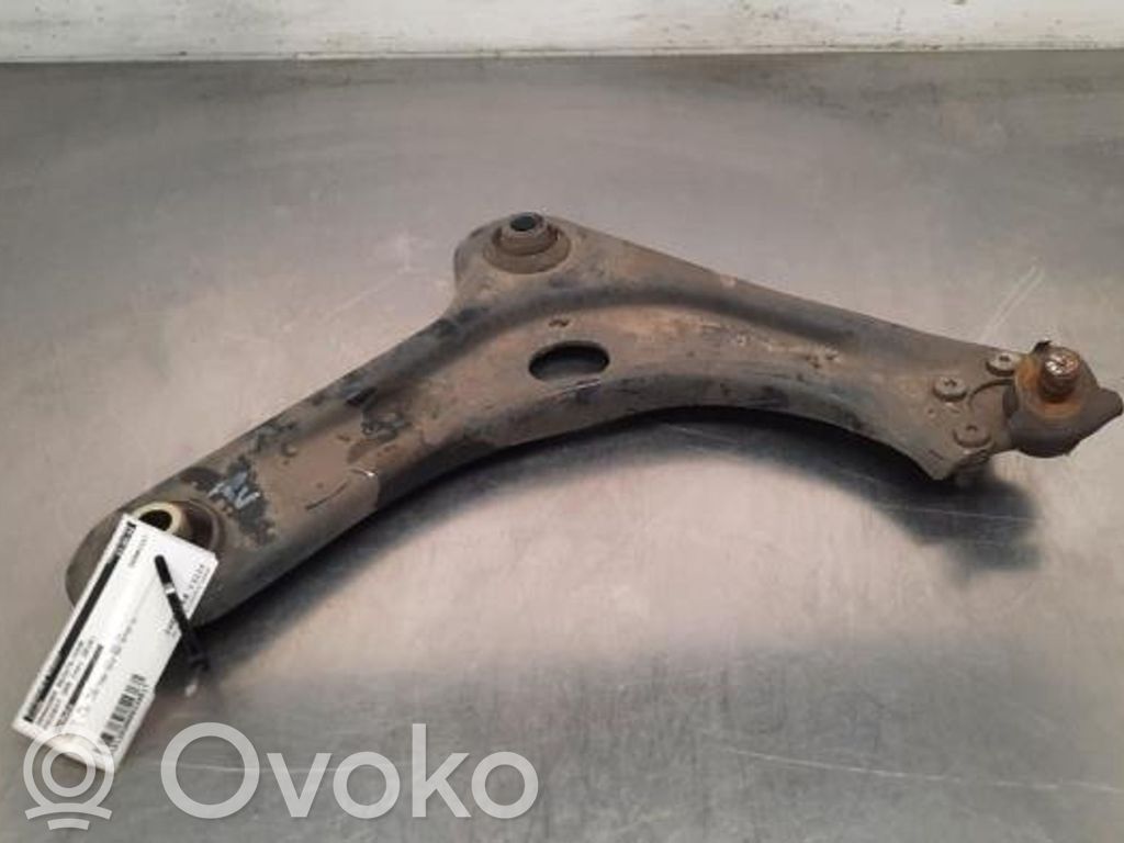 Peugeot 208 I Braccio di controllo sospensione anteriore