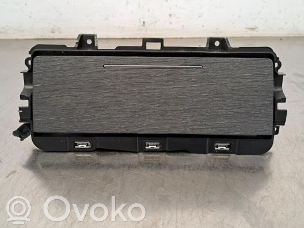 Peugeot 508 Enchufe de 12V (delantero) 