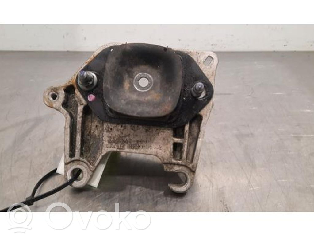 Engine mount bracket   112228161R,112228161R