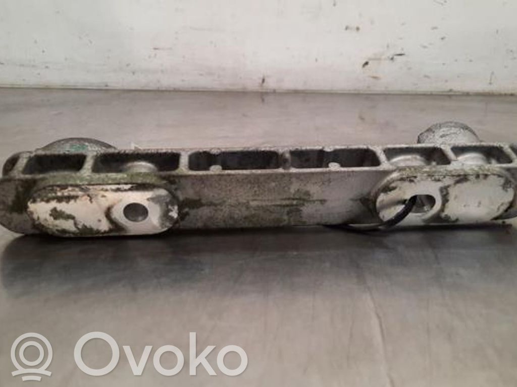 Volvo XC40 Engine mount bracket 