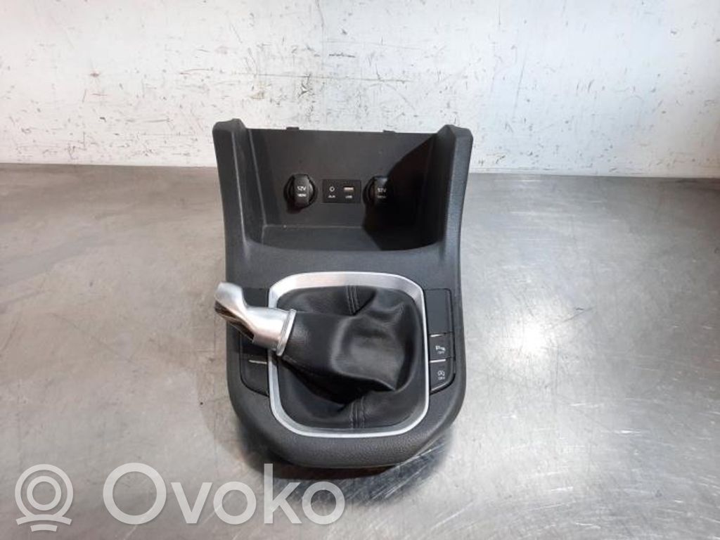 Hyundai i30 Center console 
