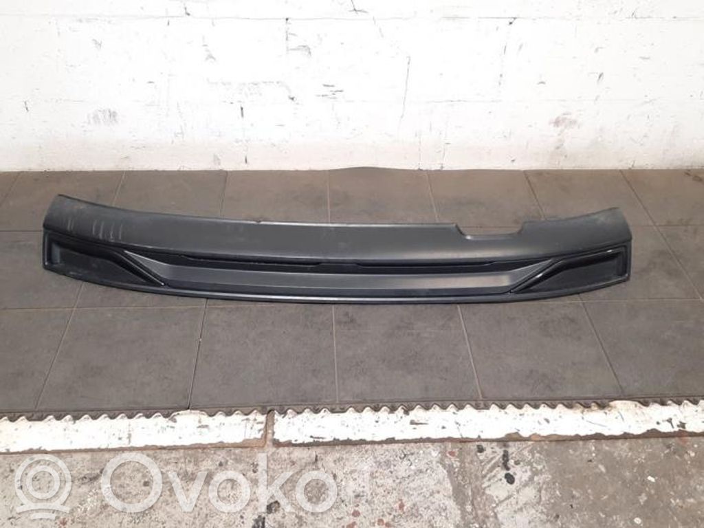 Audi A1 Moldura inferior del parachoques trasero 