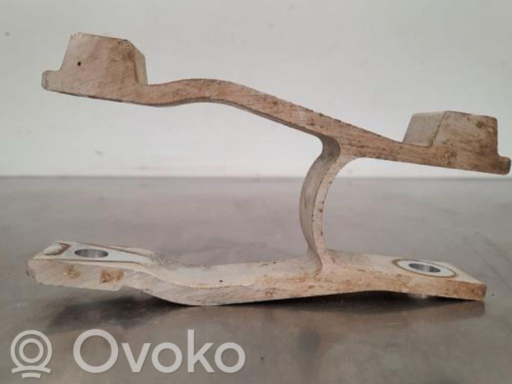 Volvo XC40 Gearbox mounting bracket 