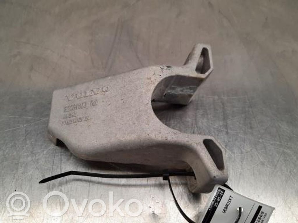 Volvo XC40 Engine mount bracket 