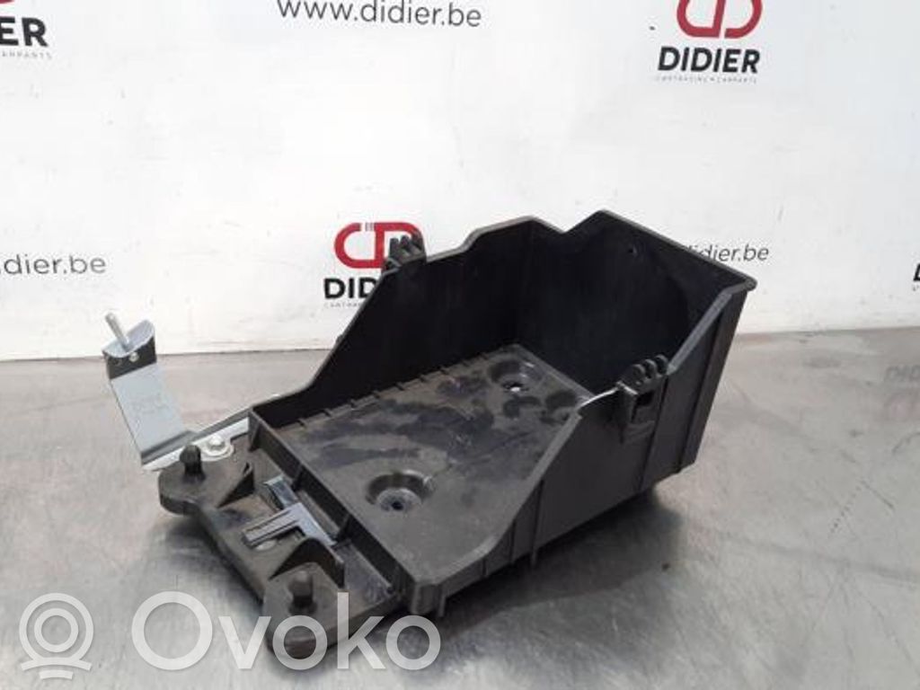 Mazda 2 Akumuliatoriaus dėžė 