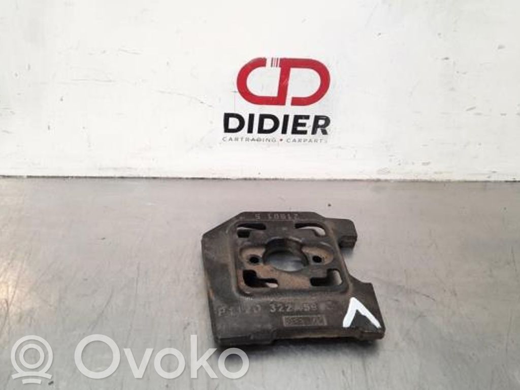 Volvo S40 Gearbox mounting bracket 