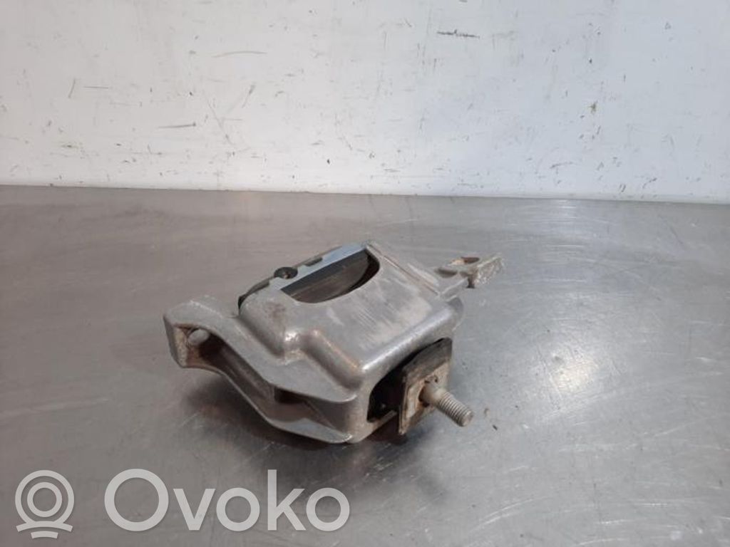 Engine mount bracket   677864501,677864501
