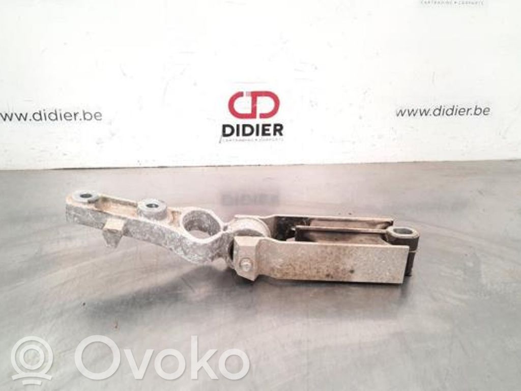Volvo XC60 Engine mount bracket 