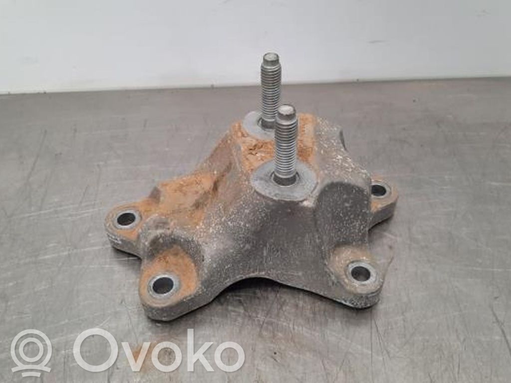 Ford Ecosport Engine mount bracket 