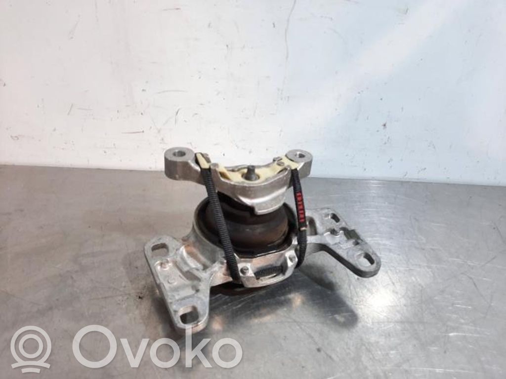 Volvo V40 Engine mount bracket 