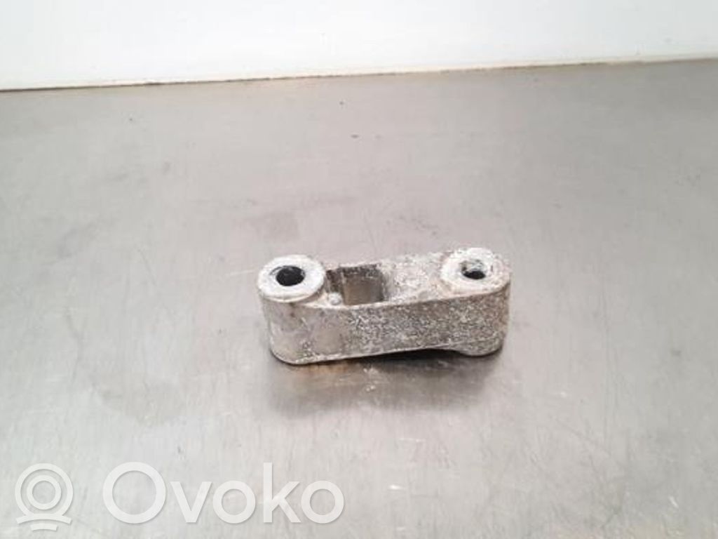 Renault Captur II Engine mount bracket 
