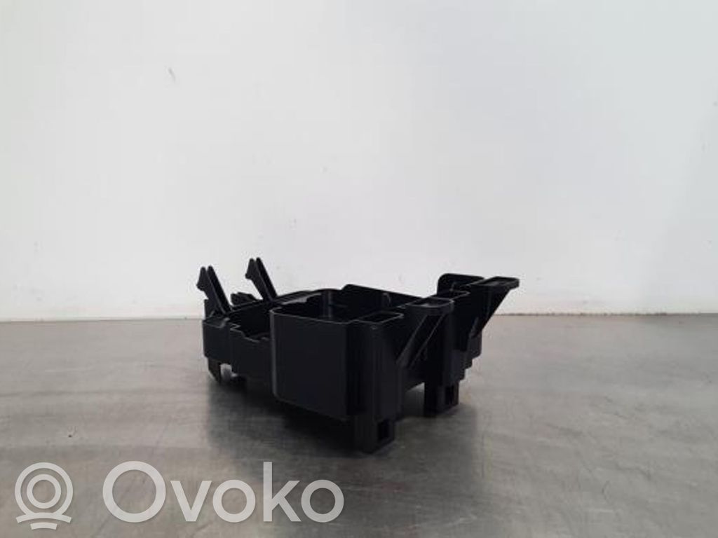 Porsche Cayenne (9Y0 9Y3) Altra parte del vano motore 