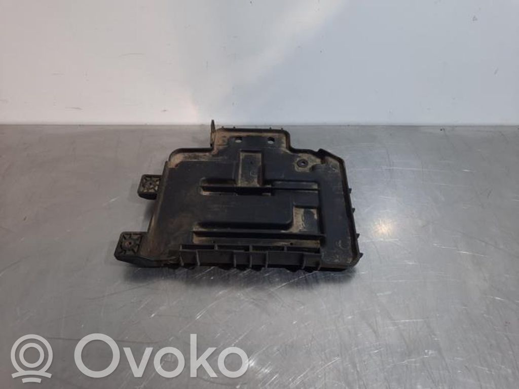 KIA Soul Akkulaatikon alusta 
