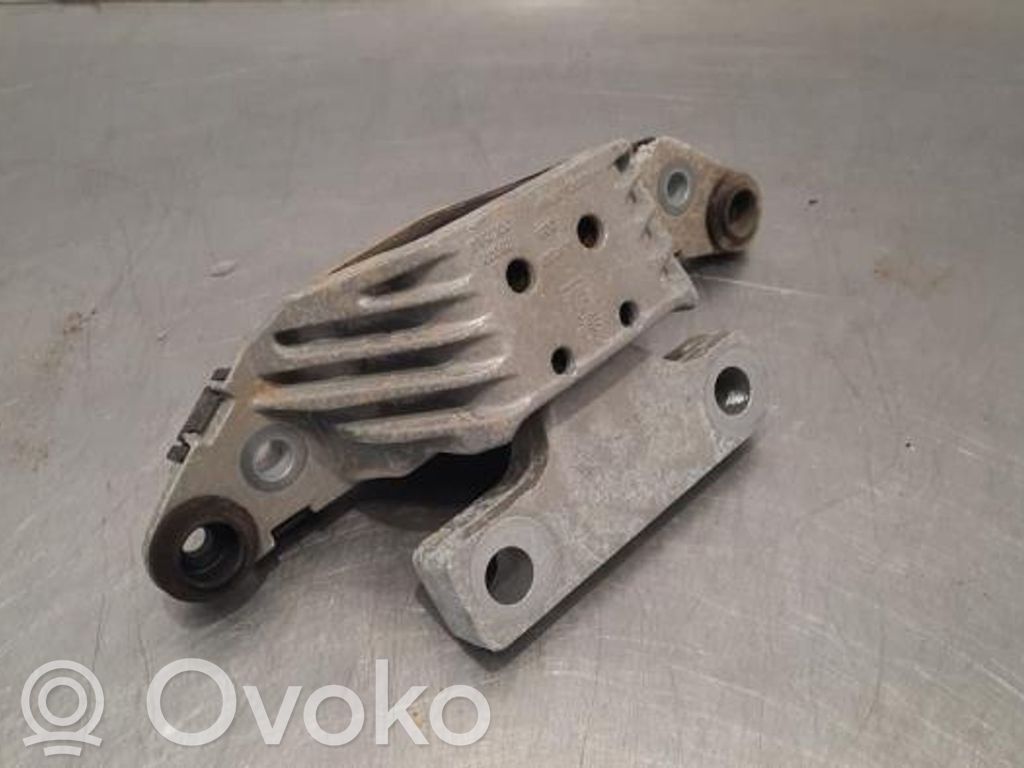 Opel Astra K Engine mount bracket 