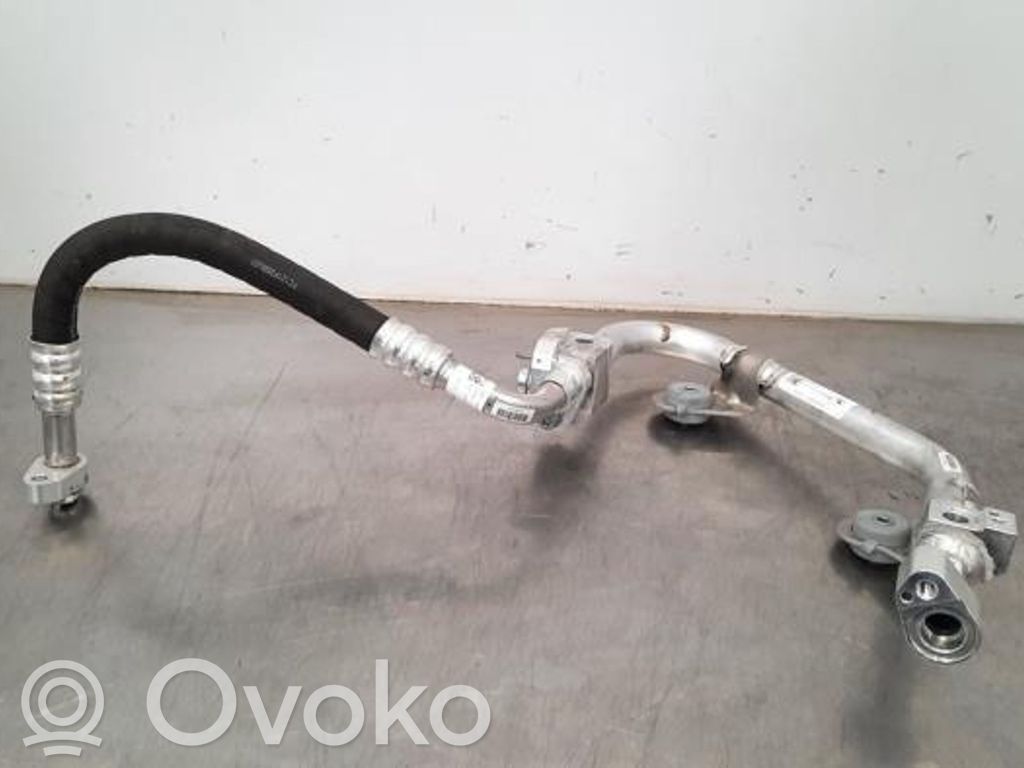 BMW i4 Ilmastointilaitteen putki (A/C) 