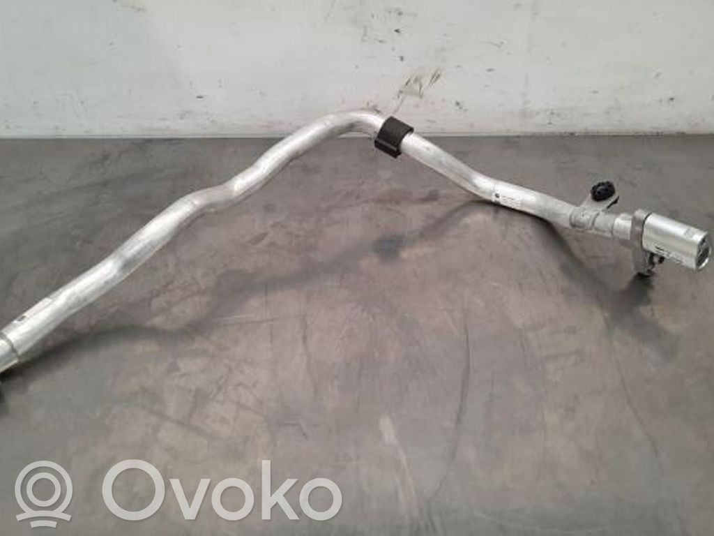 BMW iX Ilmastointilaitteen putki (A/C) 