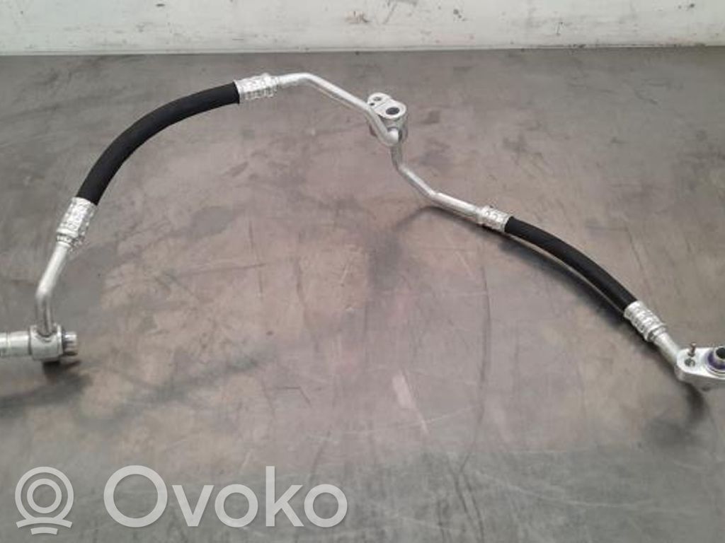 BMW iX Ilmastointilaitteen putki (A/C) 