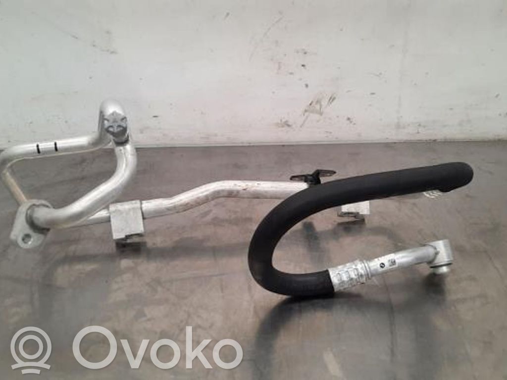 BMW iX Ilmastointilaitteen putki (A/C) 