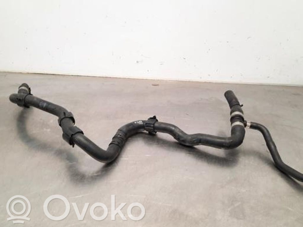 Volkswagen PASSAT B8 Engine coolant pipe/hose 