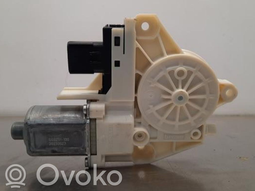 Tesla Model Y Silniczek podnoszenia szyby drzwi tylnych 