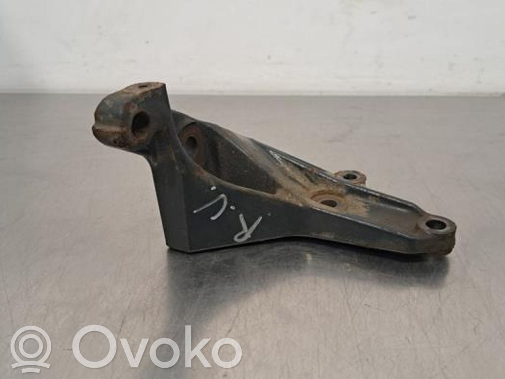 Iveco Daily 6th gen Engine mount bracket 