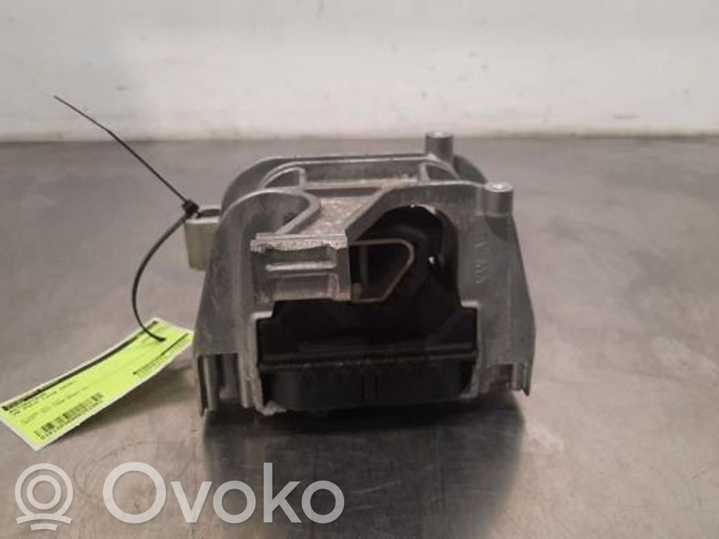 Volkswagen Polo VI Engine mount bracket 