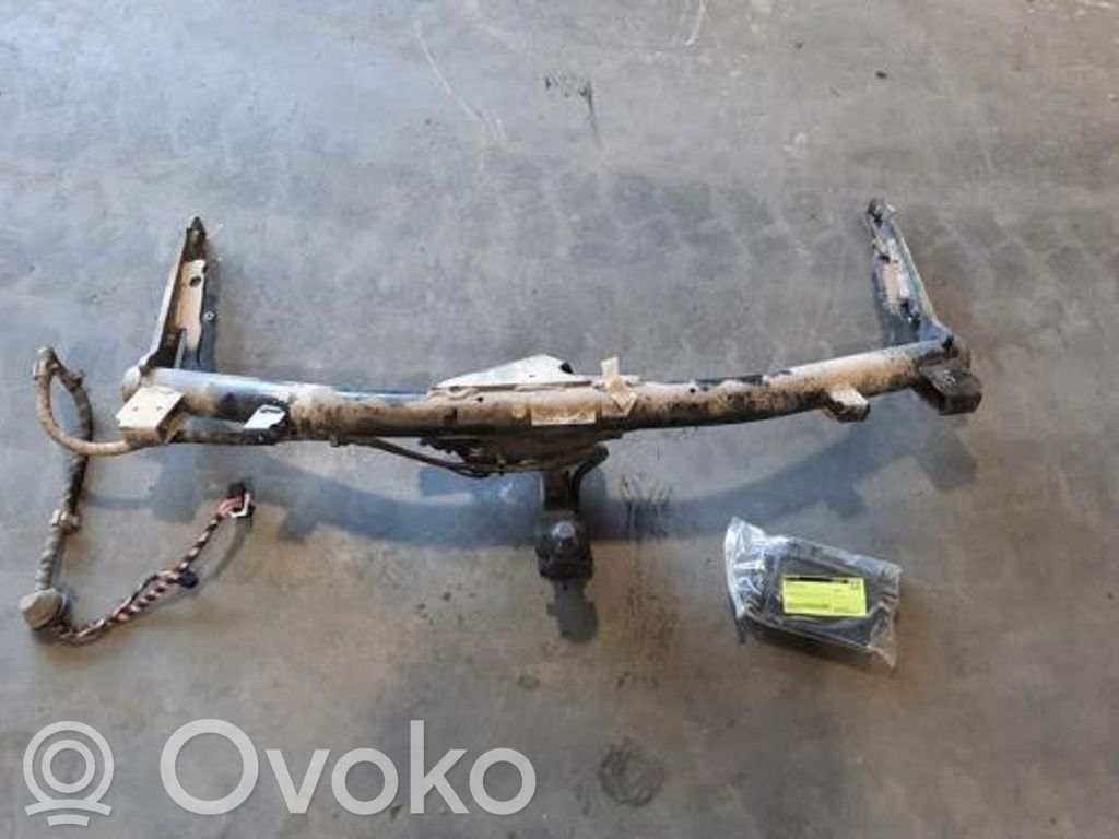 Volkswagen Golf VIII Hak holowniczy / Komplet 