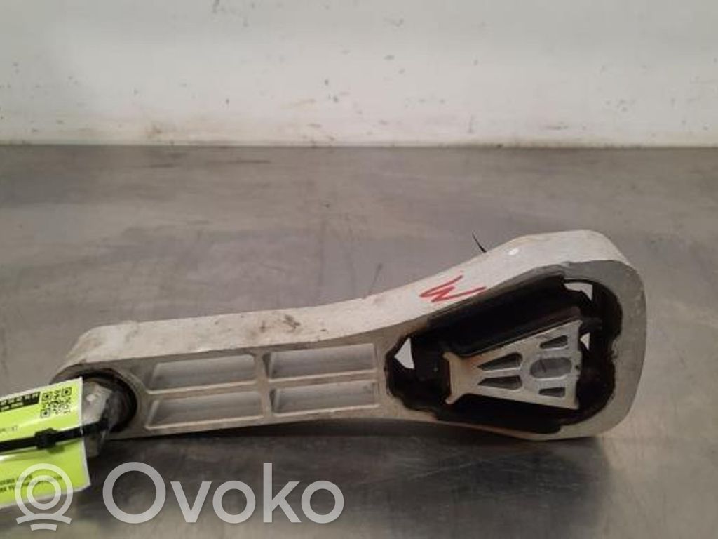 Volvo XC90 Engine mount bracket 