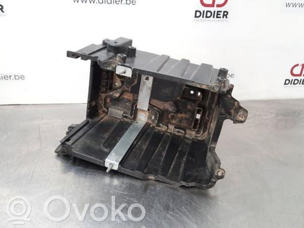 Ford Fiesta Akkulaatikon alusta