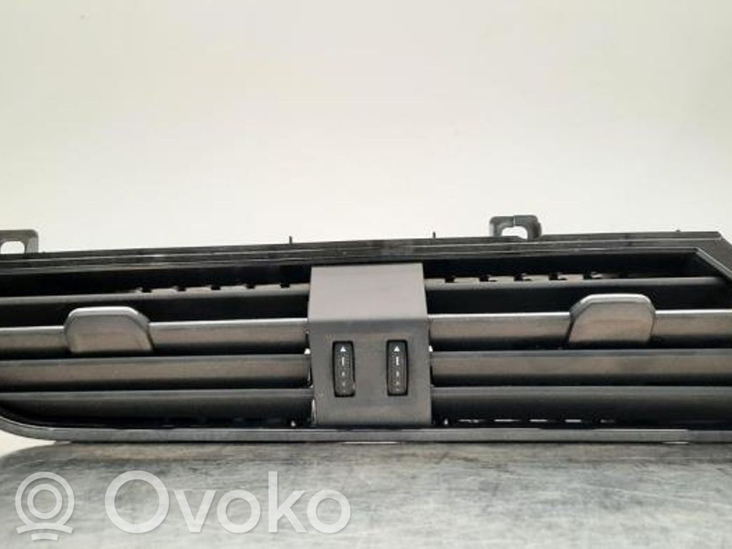 Audi Q3 F3 Dysze / Kratki środkowego nawiewu deski rozdzielczej 