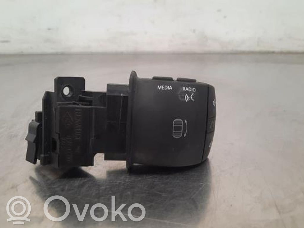Renault Master III Boutons / interrupteurs volant 