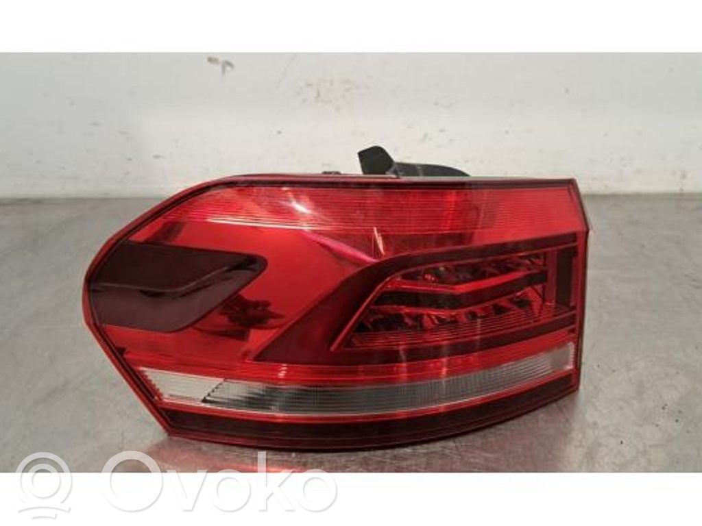 Volkswagen Touran III Lampa tylna 
