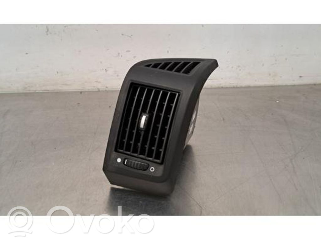 Rejilla de ventilación central del panel