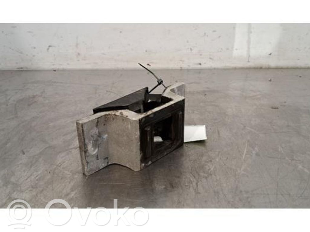 Soporte de montaje del motor   8200676857,8200676857