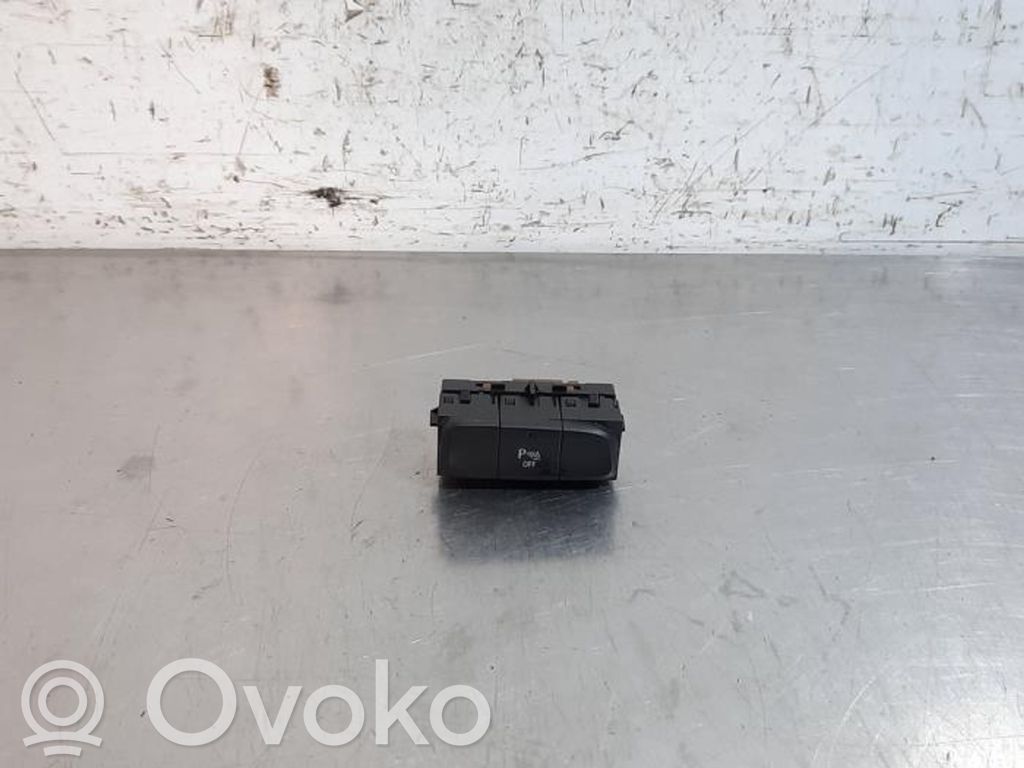 Interruptor del sensor de aparcamiento (PDC)   YP00031777,YP00031777