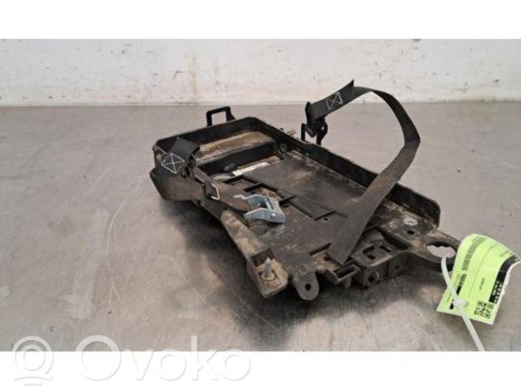 Volvo XC40 Akumuliatoriaus dėžė 