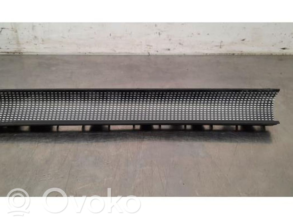 Volvo XC40 Dashboard glove box trim 