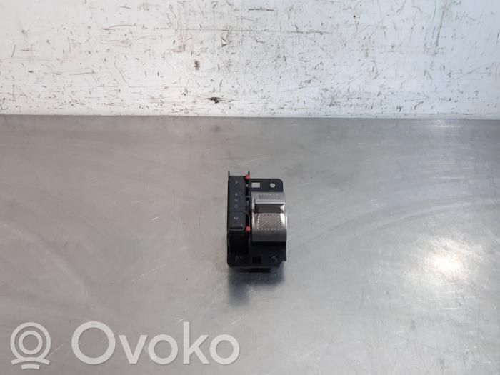 Peugeot 2008 II Selector de cambios 