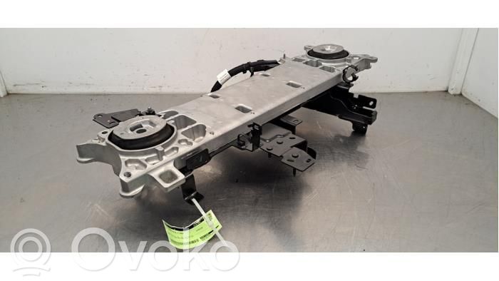 Volkswagen Transporter - Caravelle T6 Engine mounting bracket 