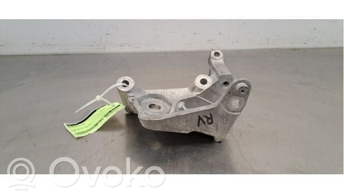 Volvo V60 Engine mount bracket 