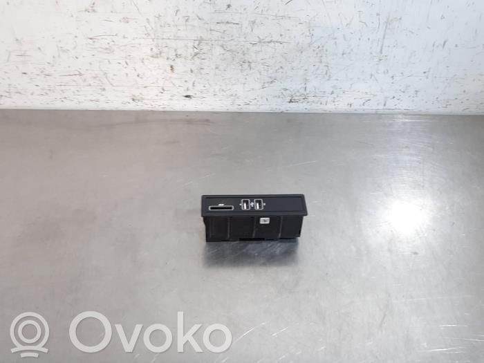 USB-pistokeliitin   A2058200526,A2058200526