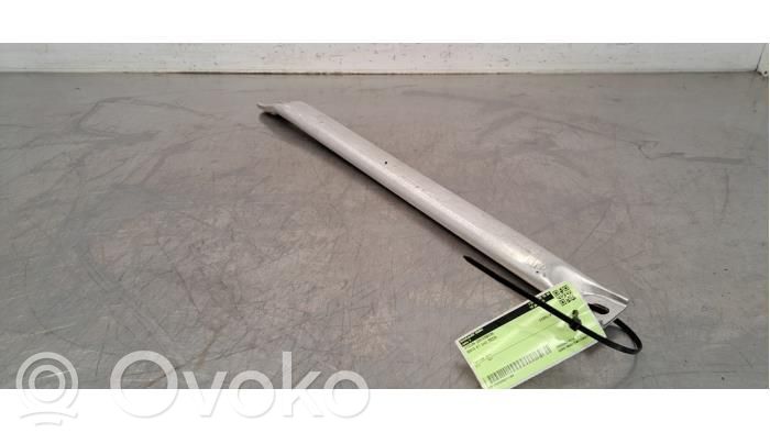 Autres pièces compartiment moteur