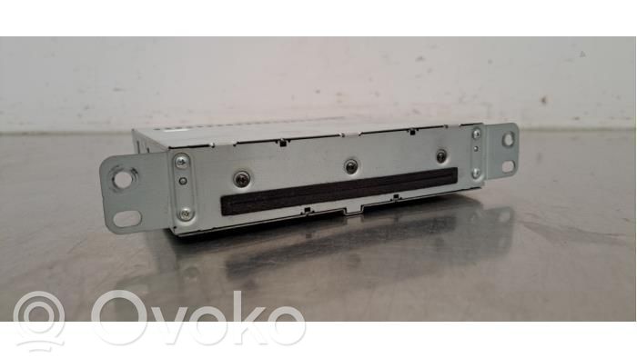 Radio / CD-Player / DVD-Player / Navigation