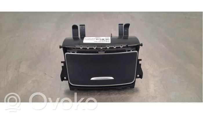 Mercedes-Benz GLA W156 X156 Posacenere (anteriore)