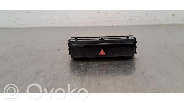 Audi Q4 e-tron Hazard light switch 
