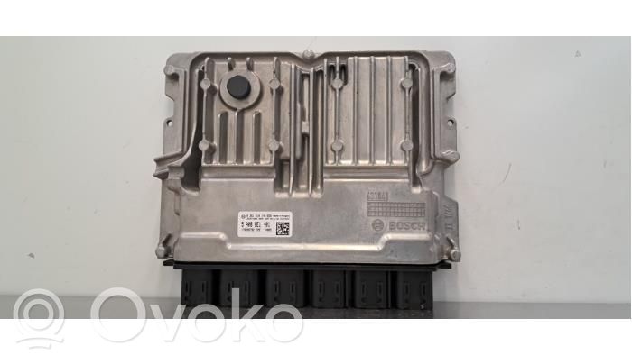 BMW 1 F40 Engine control unit/module 