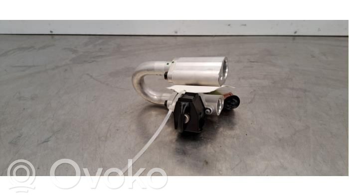 Ilmastointilaitteen putki (A/C)   924925MZ1A