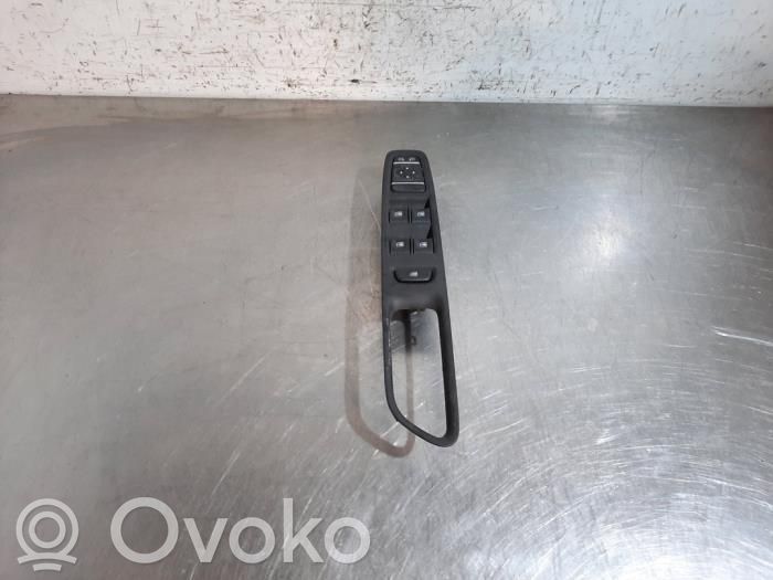Renault Clio IV Interruptor del elevalunas eléctrico 