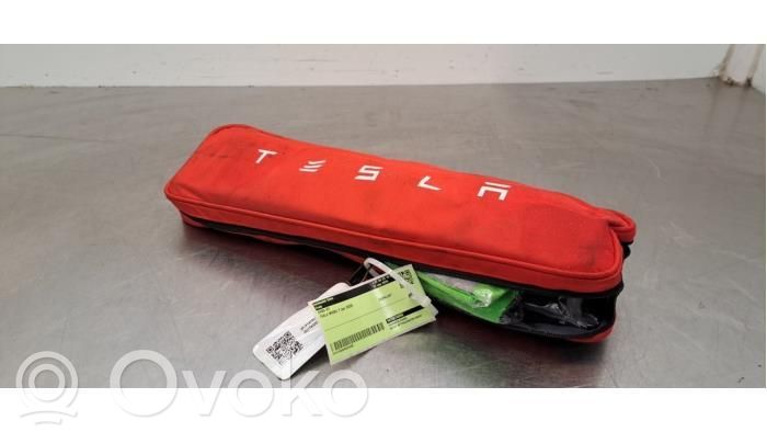 Tesla Model Y Vaistinėlė 